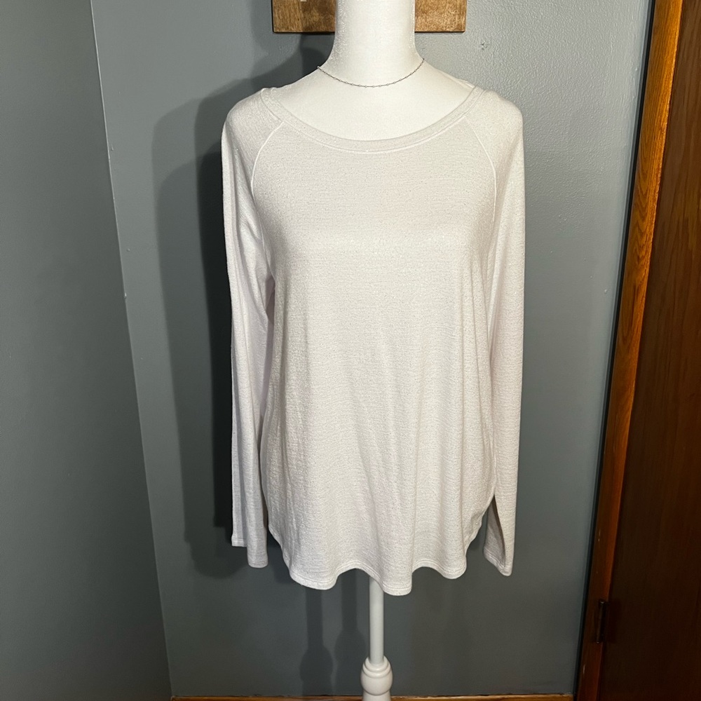 Jennifer Lopez Shimmery White Blouse with cutouts on sleeves
